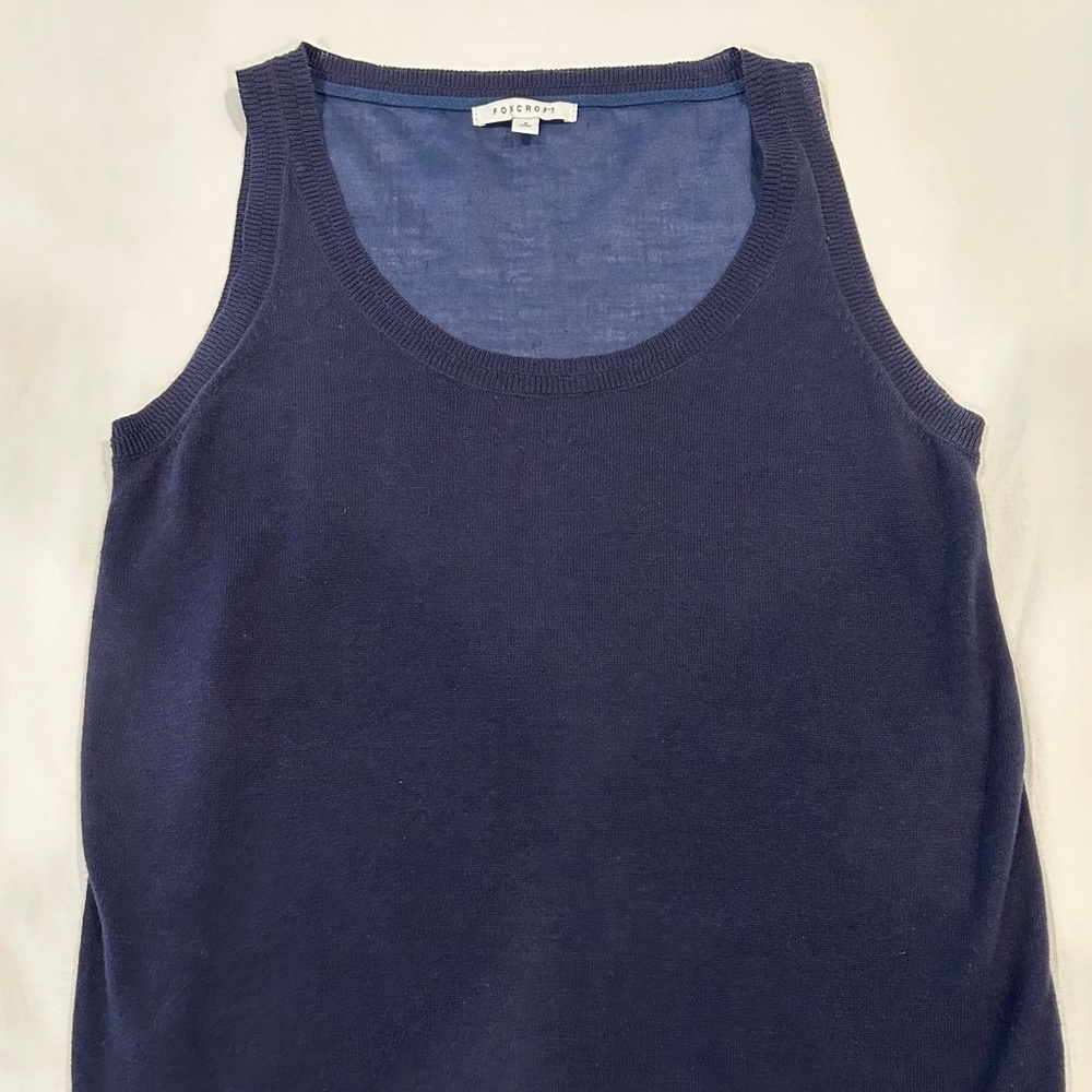 Foxcroft Linen and Cotton Sleeveless Tank Top, button detail, size Medium Navy - Picture 7 of 11